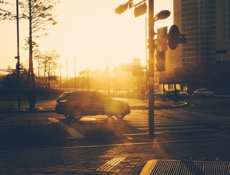 Abbagliamento da riflessi del sole negli occhi