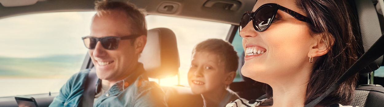 famiglia con bambini in viaggio