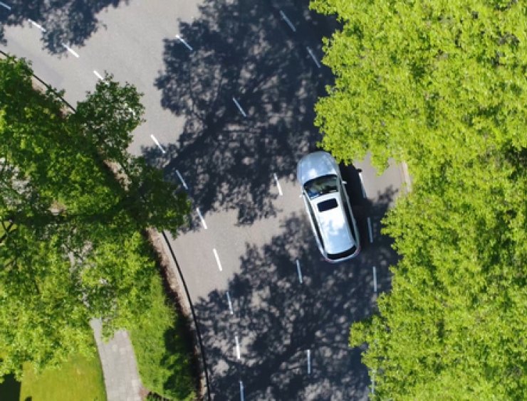 auto in curva con sottosterzo