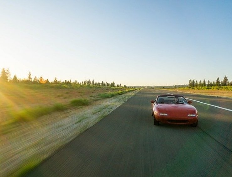 auto in viaggio in campagna
