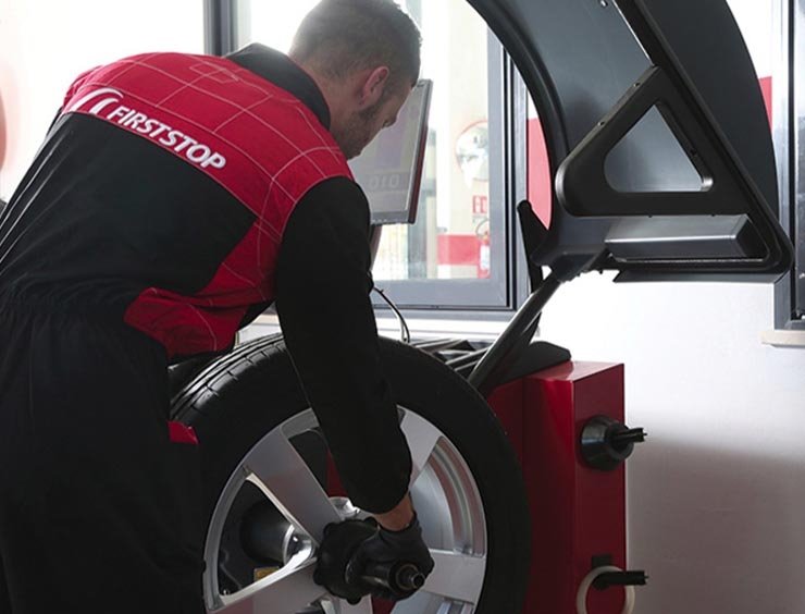 Equilibratura di ruote e pneumatici