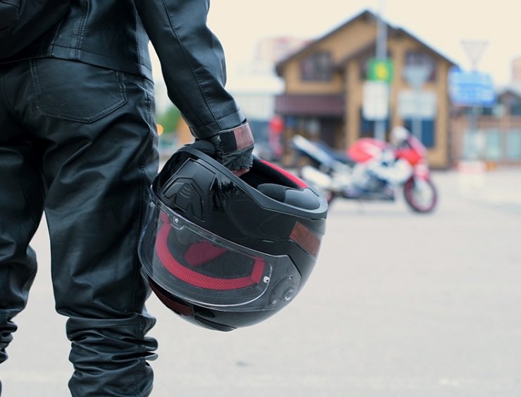 casco e tuta da moto