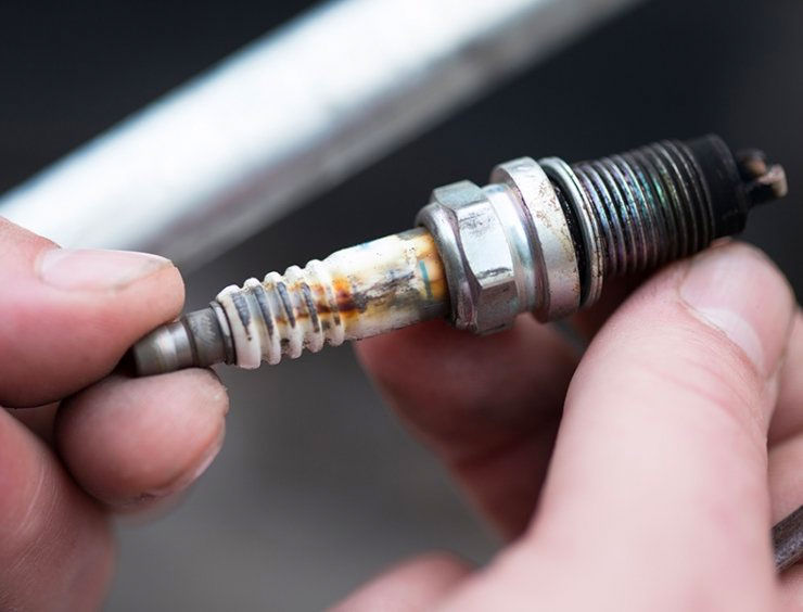 Gli step per la sostituzione delle candele auto